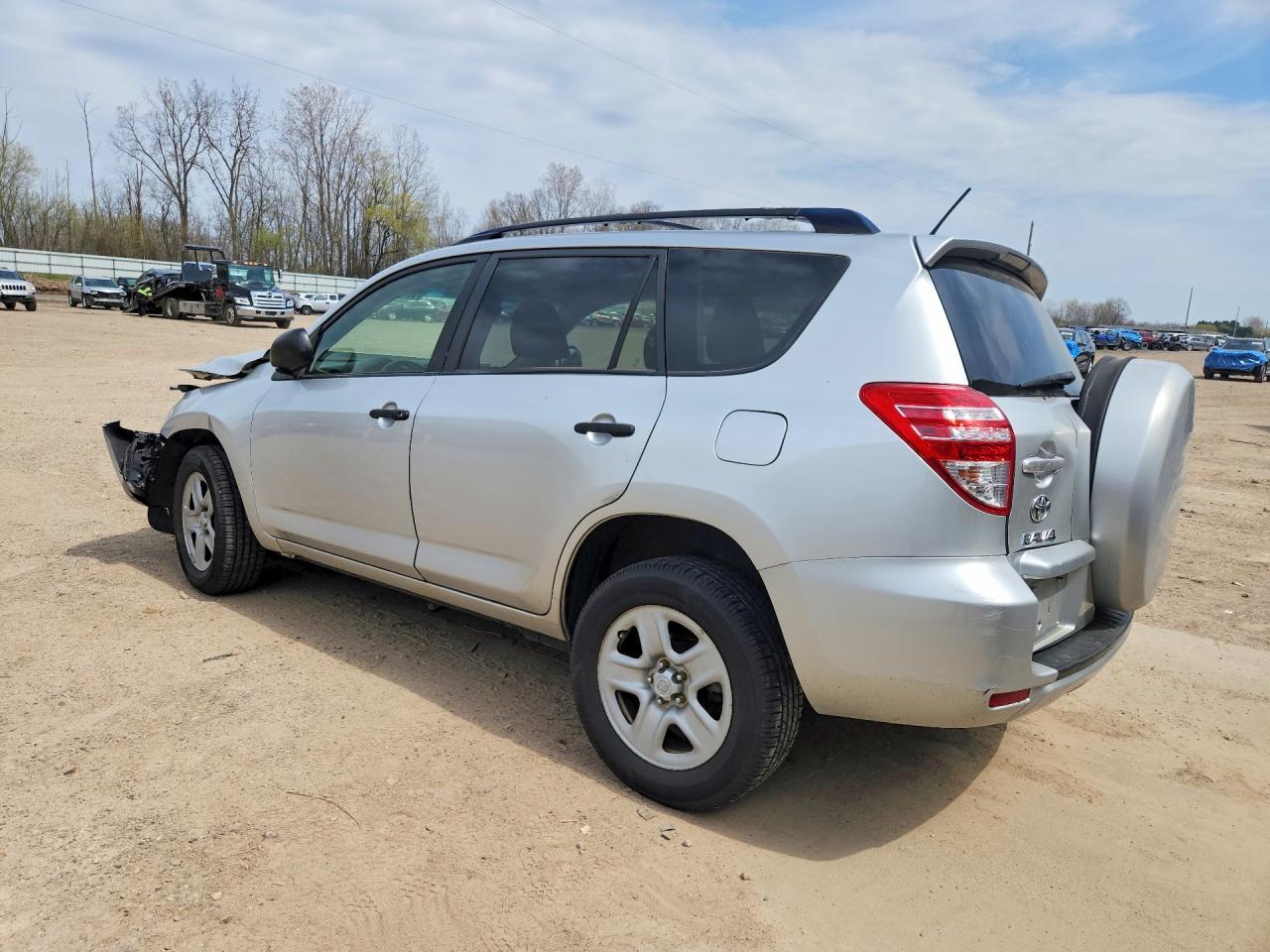 2012 TOYOTA RAV 4 — VIN JTMBF4DV0CD044016 — photo 2
